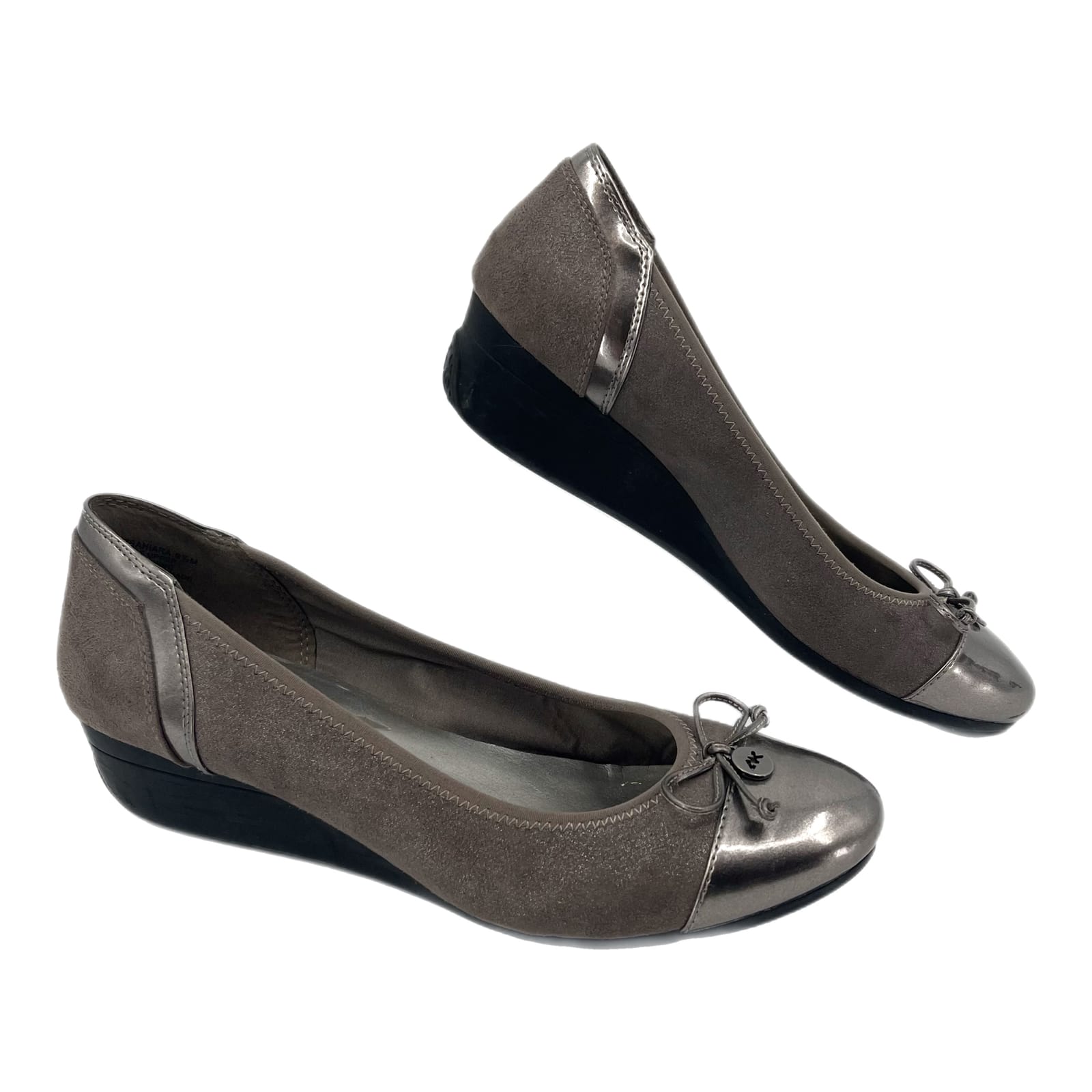 Anne Klein Gray Silver Cap Toe Wedges