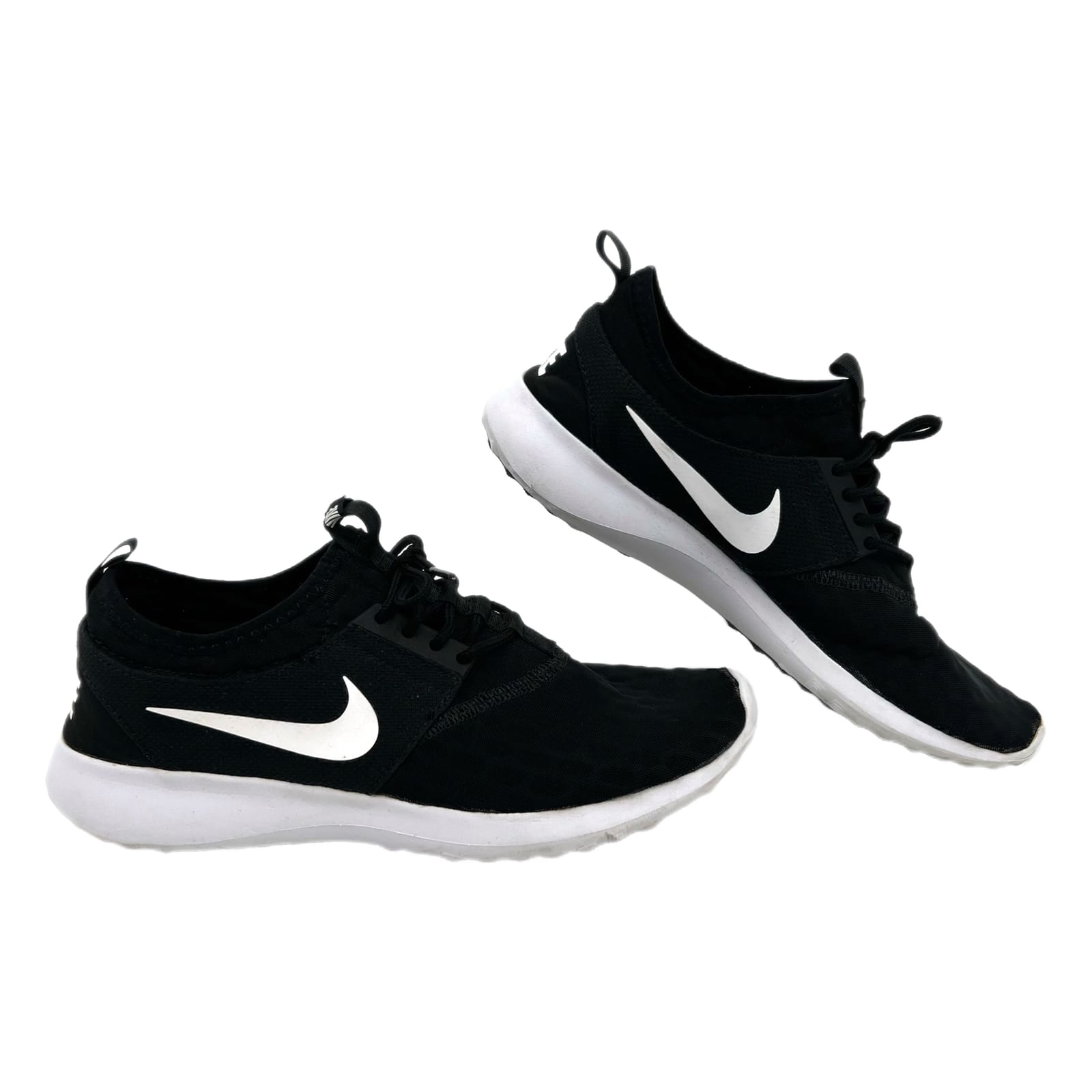 Nike Black and White Lace Up Athletic Sneakers