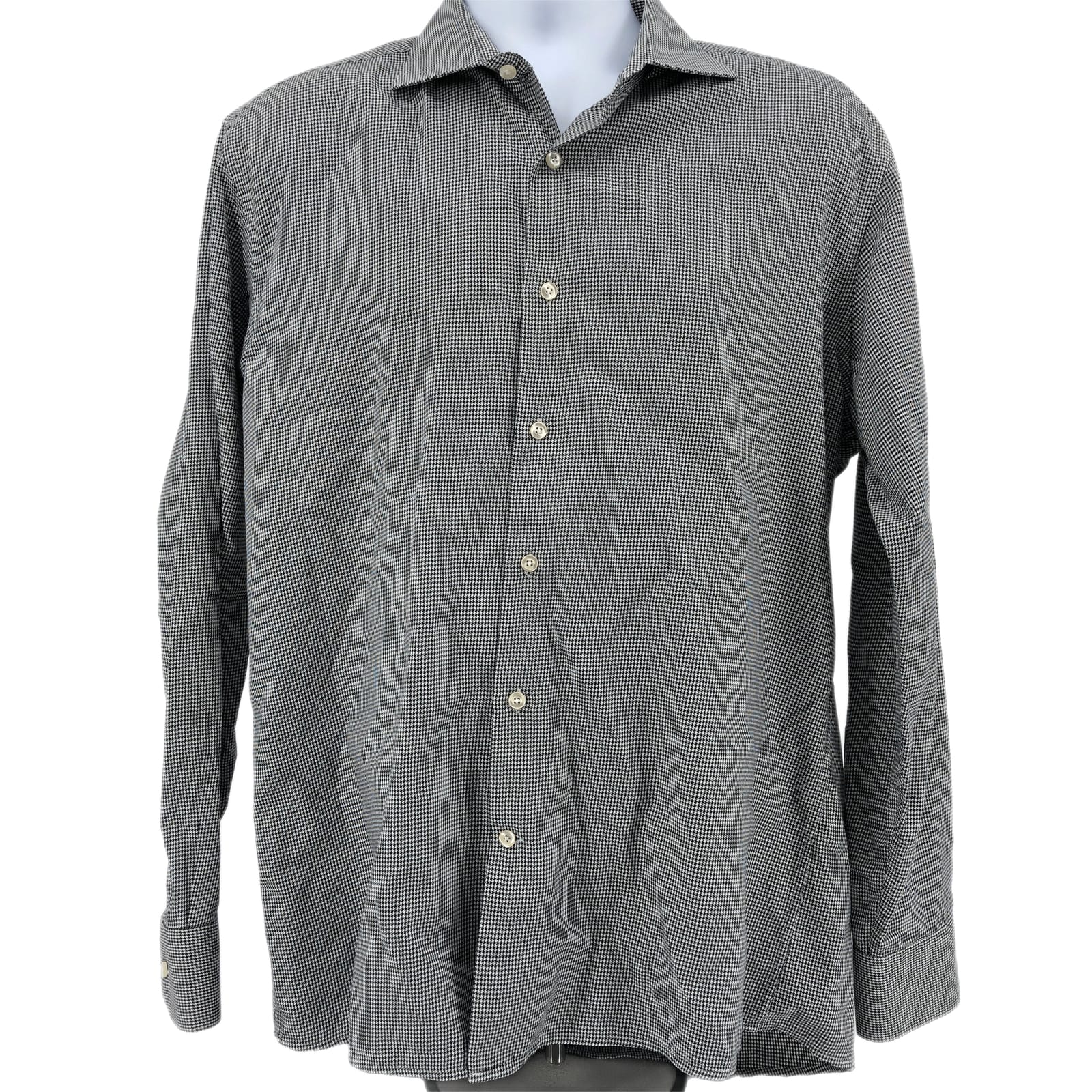 Versatile Black & White Péra Button-Up Dress Shirt